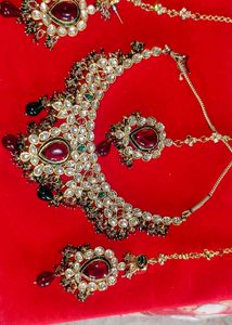 Jewellery Set With Earrings