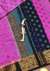 Magenta &amp; navy blue Patterned Saree