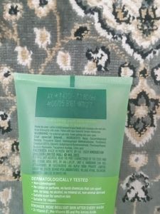 Simple Refreshing Facial Wash