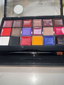 COLORINA MAKEUPSTUDIO MATTE LIP CREAM PALETTE