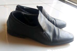 Red Tape Formal Shoes