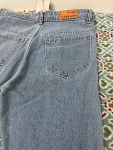 Women Ripped Knee Denim Jeans