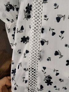 Amazing Typical Korean Top With Floral Prints