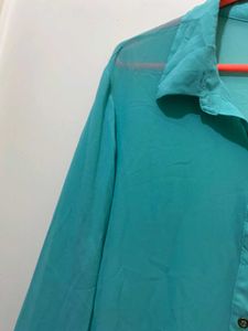 Chic Two-Tone Blouse till 40 can wear