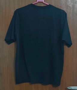 Black Tshirt: GIO