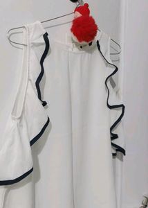 Sleeveless white short top