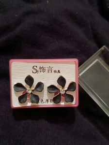 Black Flower Style Earrings