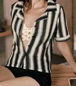 Stylish Black &amp; White Patterned Top