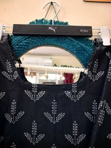 🆕 Woolen back pearl lace U shape neck short kurti