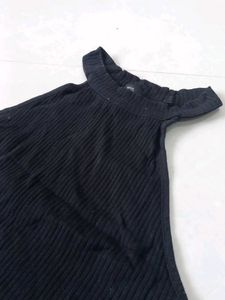 Black Ribbed Crop Top