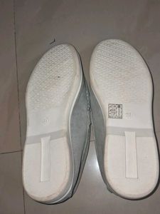 GENTS OR LADY SHOE FROM DUBAI