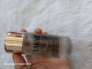 Lakme Hyaluronic Dewy Micro-Essence