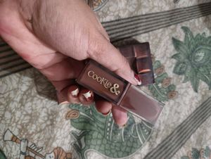 Cookie&amp; Lip