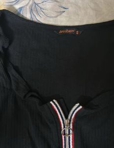 Stylish Black Zip-Up Crop Top