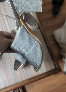 Wanted To Sale My Heel Sandel