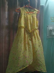 Iam Selling a Yellow Pretty Dress From Trends
