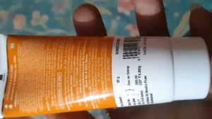 The Derma Co.1% Hyaluronic Sunscreen SPF 50 Aqua G