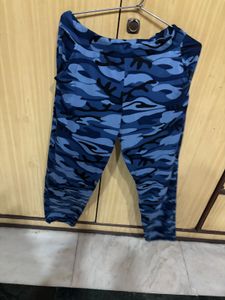 Blue &amp; White Print Cropped Pants