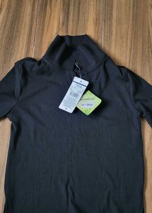 Black Ribbed Top With Tag
