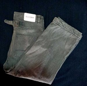 Metro Comfort Loose Jeans: Cast Iron Grey