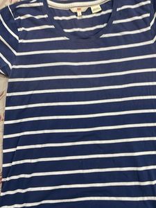 Levi’s Striped V-Neck Tee