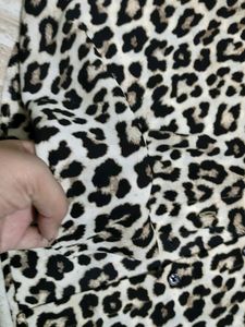 H&amp;M Shirt Leporad Print