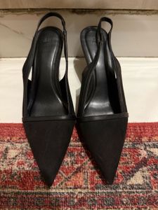 H&amp;M Black pointed Heels