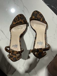 Kins Heels Very Classy It’s New