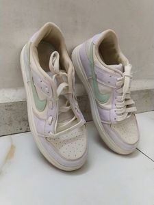 NIKE WOMEN SHOE