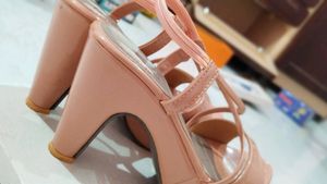 High Heels 👠 (Never Worn)🤩