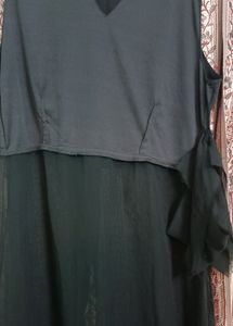 Black Maxi Top L Size With Front Slit!!Sleeves Included Inside!!New Not Worn Without Tag!!Fixed Price 🙏 Freebie Given❤️