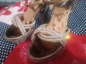 Beautiful Heels 👠 With Low Price New Without Tag