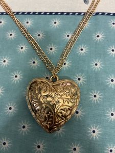 Curving Heart Necklace