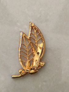 Beautiful Leaf Shaped Saree Pin With White Stones