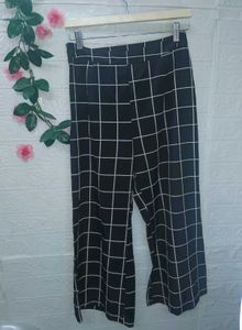 Size 28 To 30 Inches Checkered Wide Leg Pants