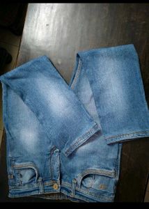 Blue Denim Ke Sath Pink Shirt Free