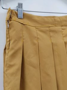 Pleated skirt