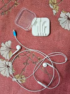 Apple EarPods with Lightning Connector