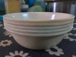 5 Plastic Bowls And A Tray