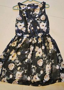 Short sleeveless dress printed design