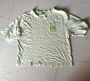 Regular Fit Round Neck Solid Pattern T-shirt