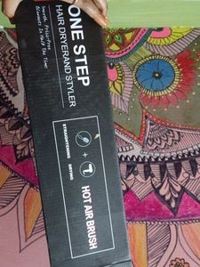 THE ONE STEP HAIR BRUSH