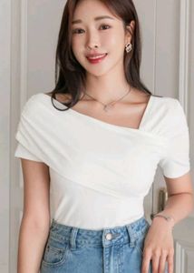 Women Soldi White Trendy Tshirt