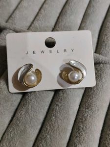 Pearl Drop Earrings - Elegant Design