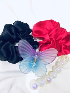 4 Pack Of Hair Clips 🖤