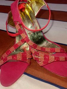 beautifull Red Embellished 👠❤️