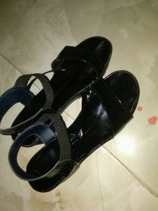 NEW BLACK HEEL SANDALS.