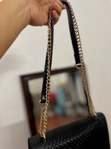Dusto Black Quilted Sling Bag
