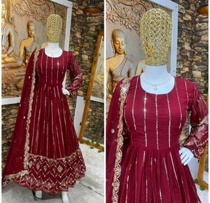 New Stayle Beautiful Pakistani Gown Dress Inpoted