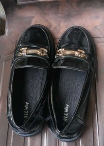 Stylish Black Loafers with Gold Detail